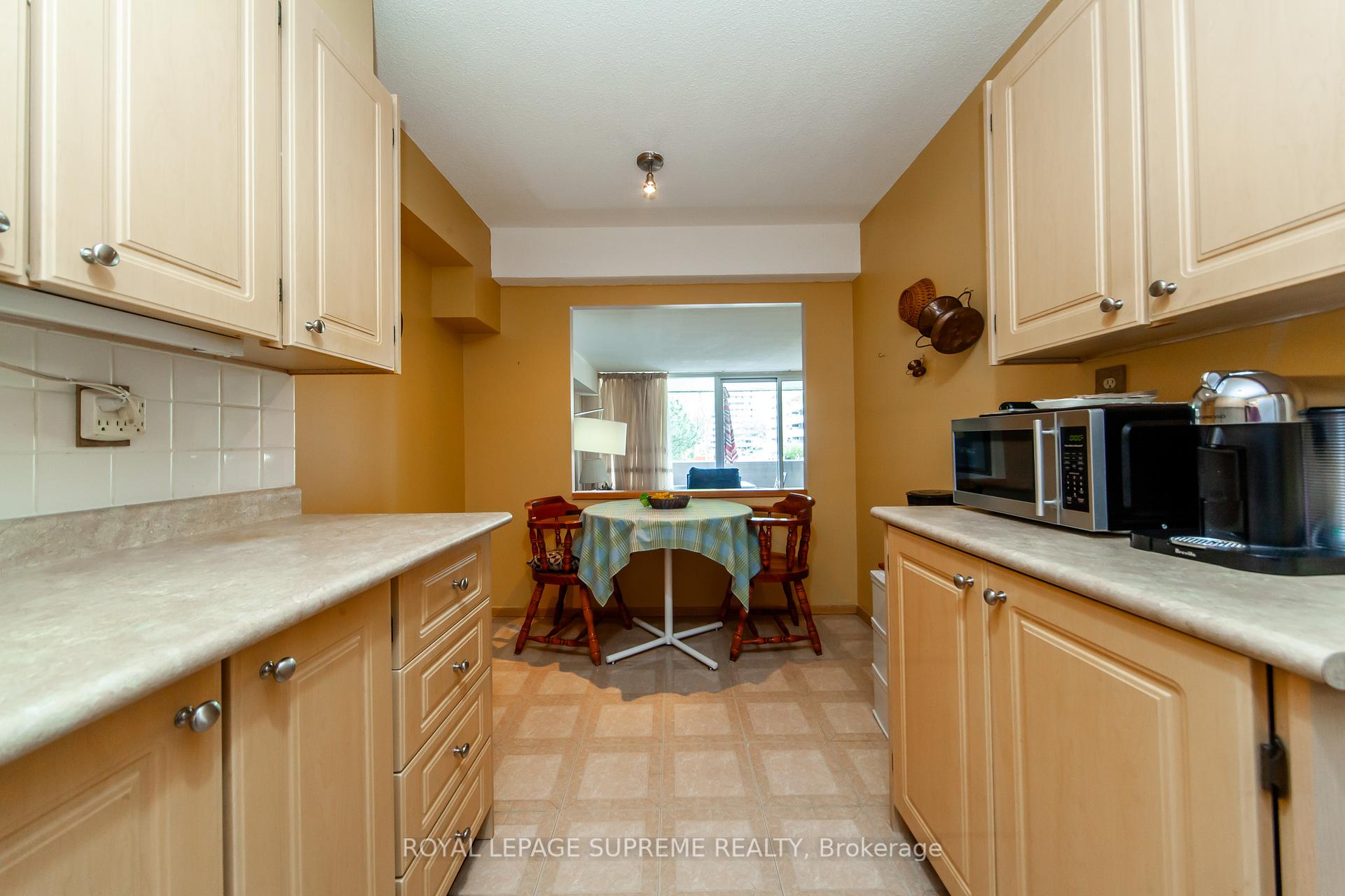 2 Bedrooms Condo at 270 Scarlett, Toronto For sale