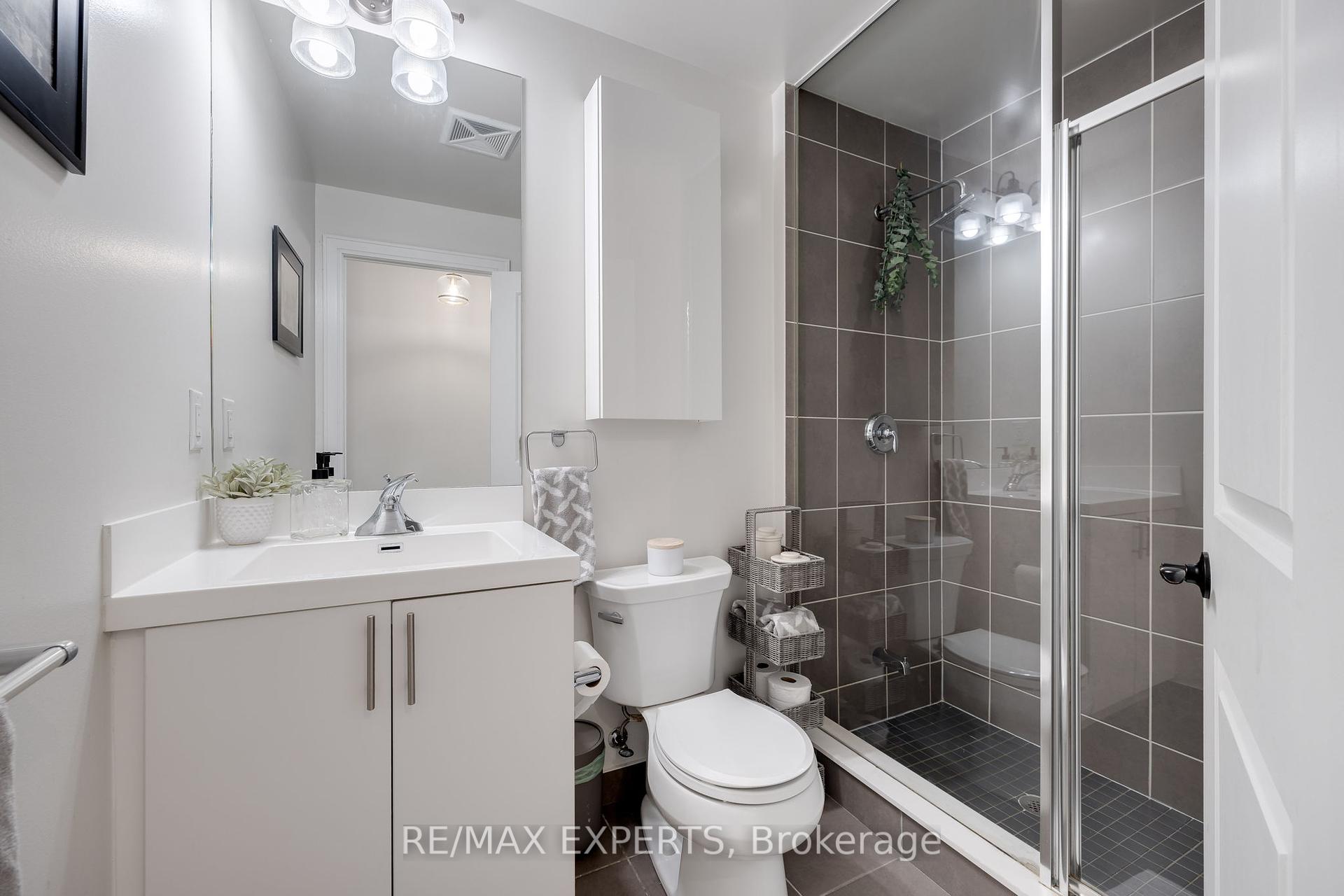 3 Bedrooms Condo at 36 Via Bagnato, Toronto For sale