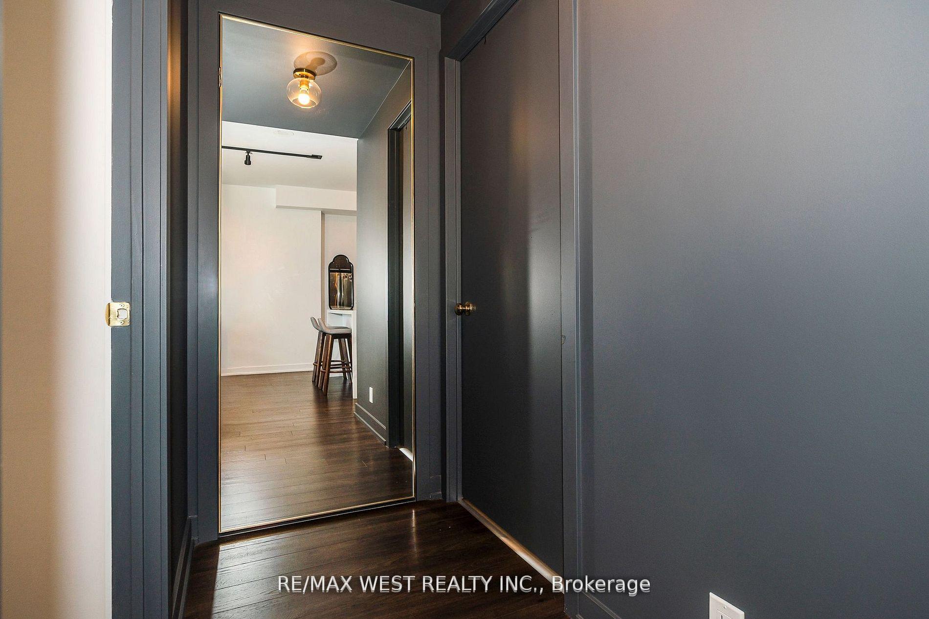 1 Bedroom Condo at 10 Park Lawn, Toronto For sale