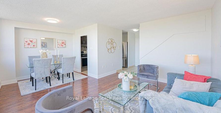 3 Bedrooms Condo at 1050 Stainton,  Mississauga For sale