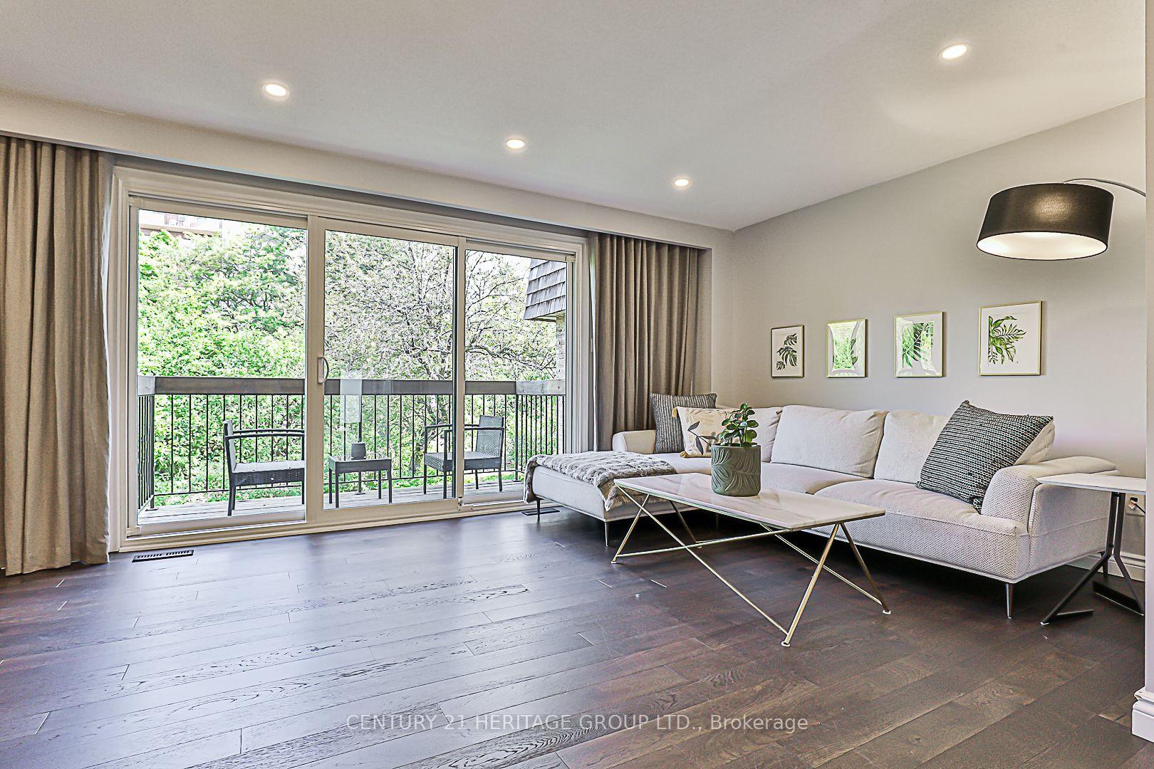 3 Bedrooms Condo at 4 Vale Carse,  Toronto For sale