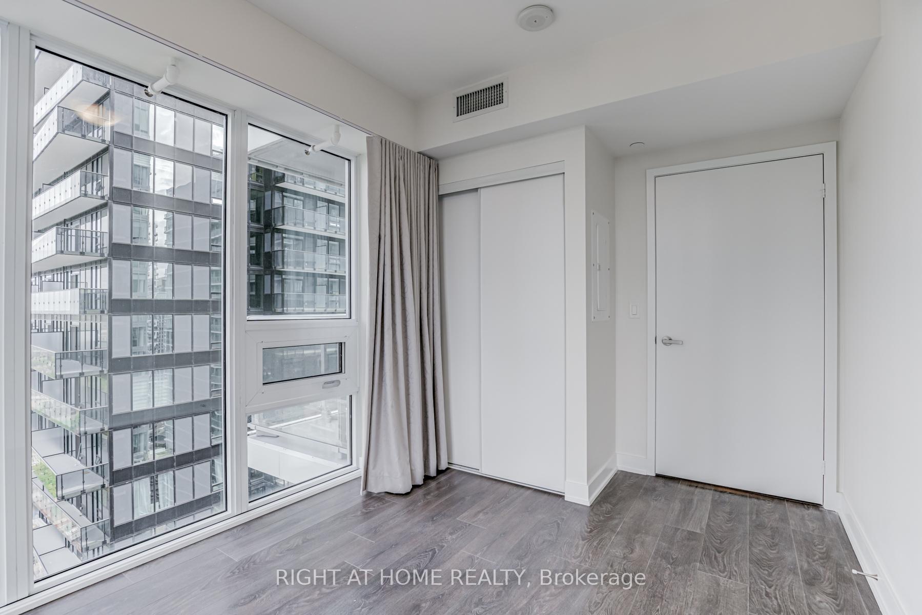 2 Bedrooms Condo at 99 Broadway, Toronto For sale