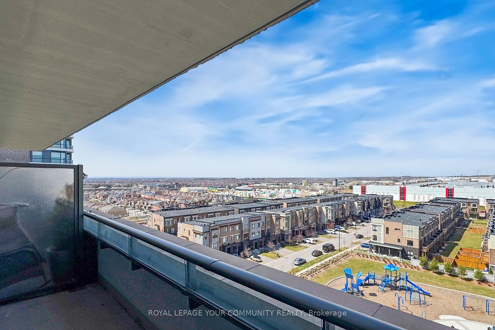 2 Bedrooms Co-op at 100 Eagle Rock, Vaughan For sale