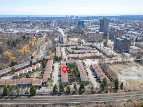4 Bedrooms Condo at 3175 KIRWIN,  Mississauga For sale