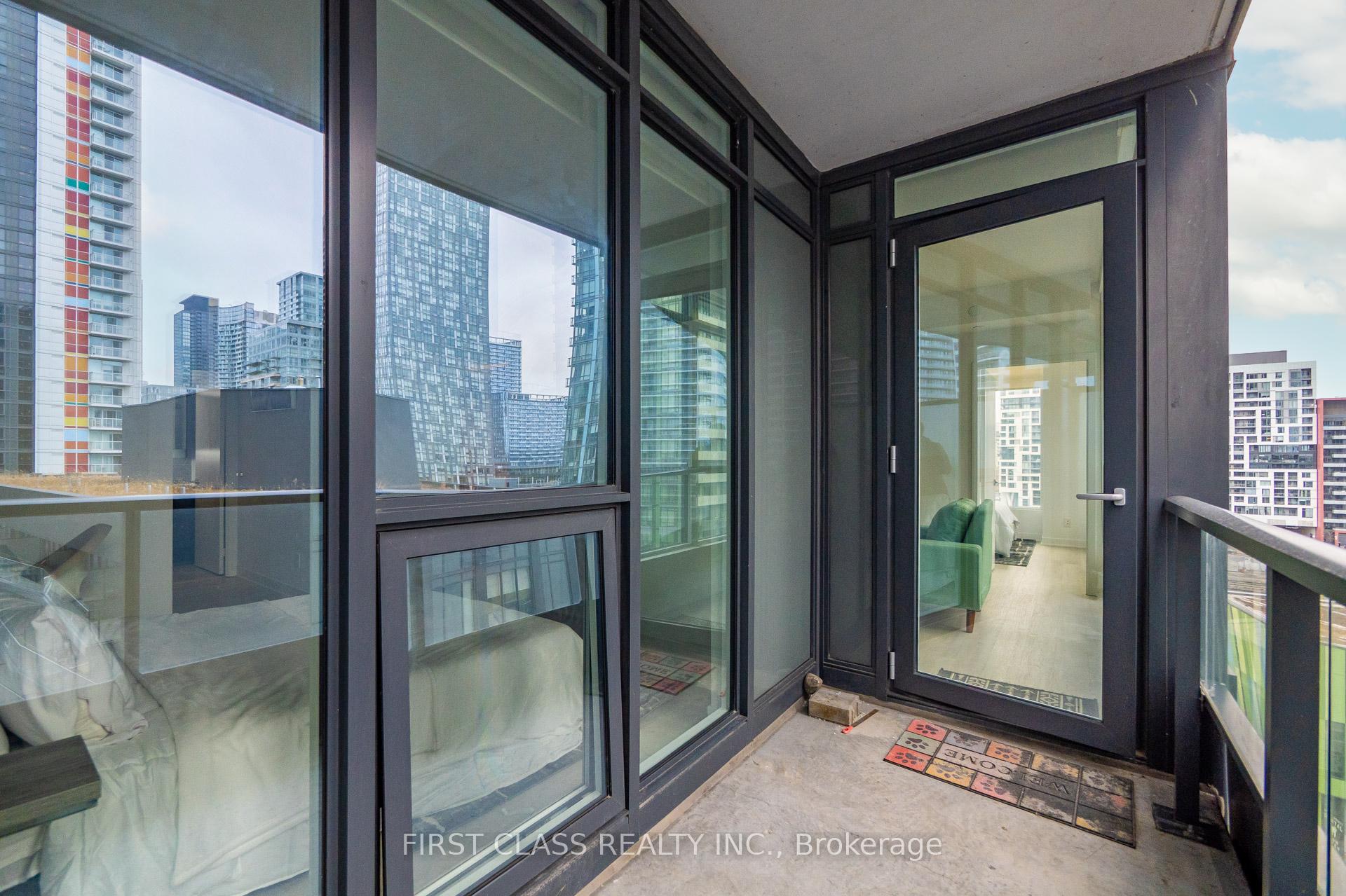 3 Bedrooms Condo at 80 Queens Wharf, Toronto For sale