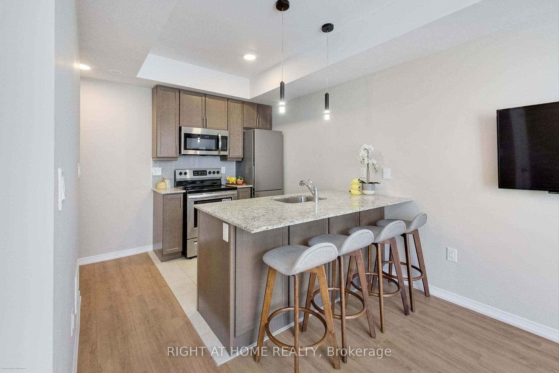 2 Bedrooms Condo at 30 Fieldway, Toronto For sale