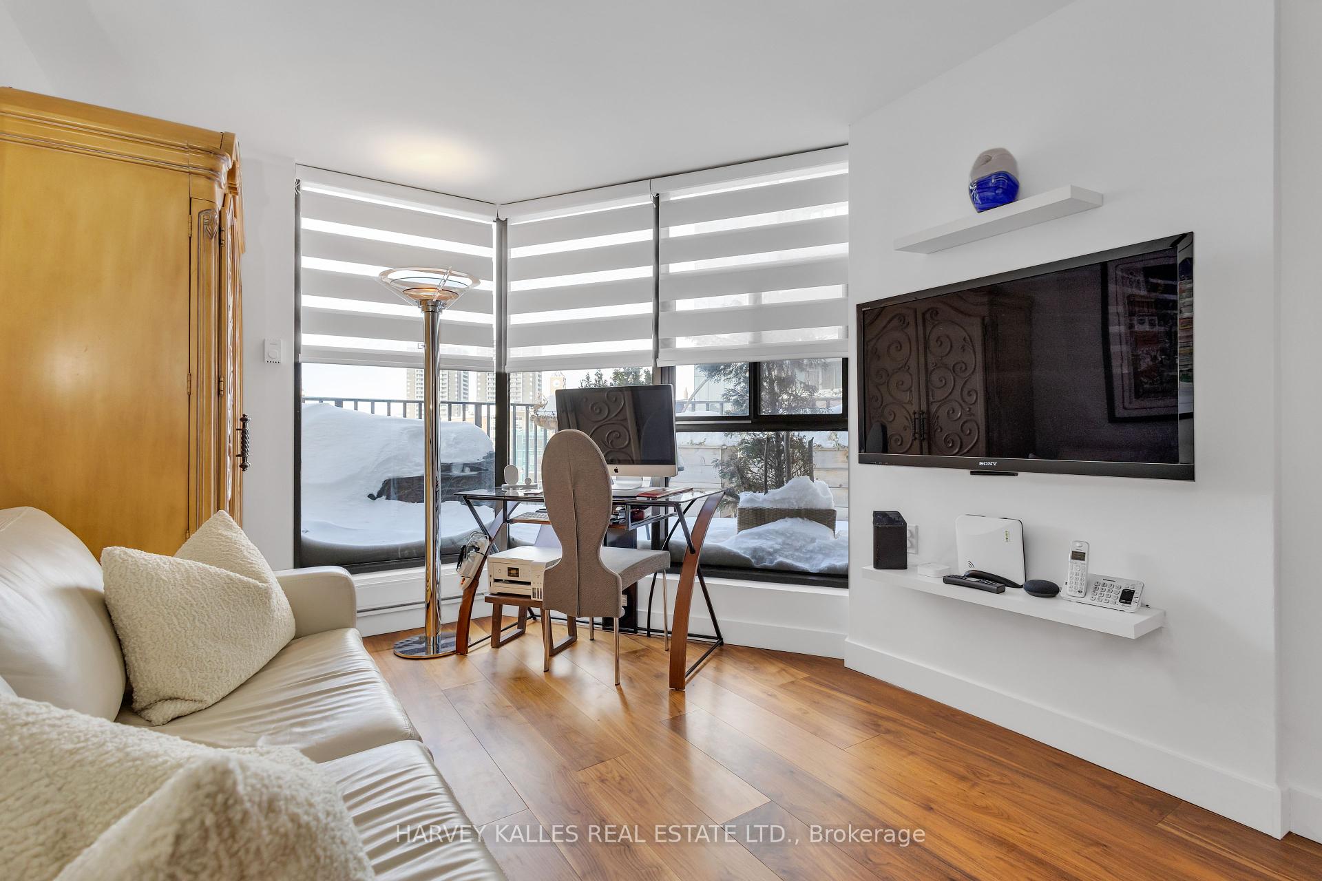 2 Bedrooms Condo at 1331 Bay, Toronto For sale