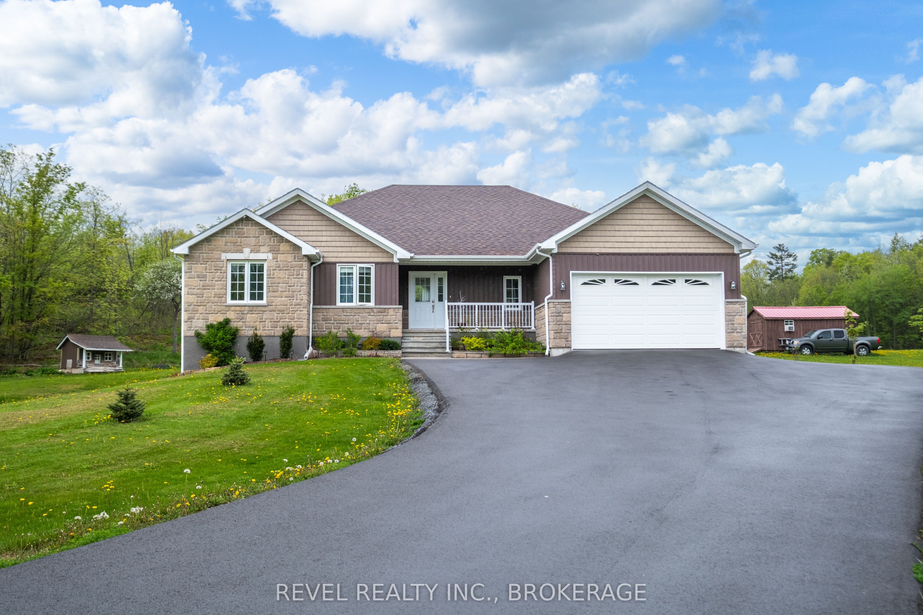 2082 Burnt Hills Road, Frontenac, ON K0H 1H0