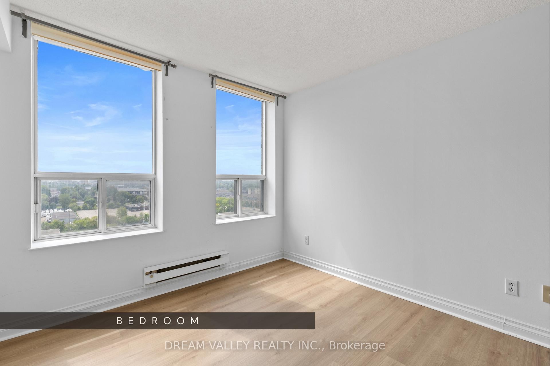 3 Bedrooms Condo at 330 Mccowan, Toronto For sale