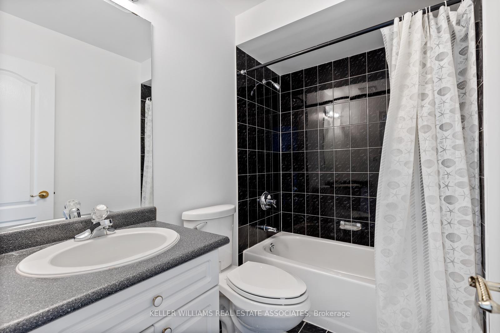 3 Bedrooms Condo at 5480 Glen Erin, Mississauga For sale
