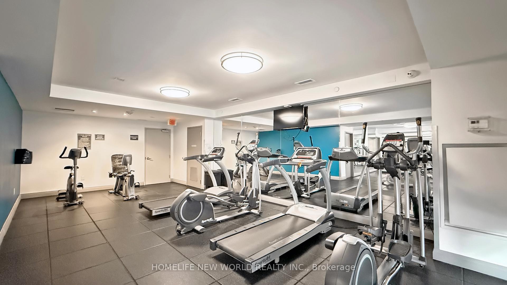 2 Bedrooms Condo at 400 Adelaide, Toronto For sale