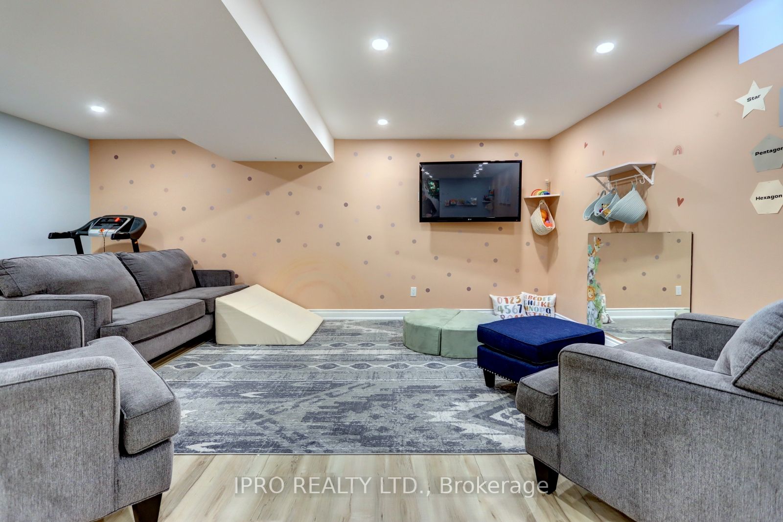 10 Berton Boulevard
