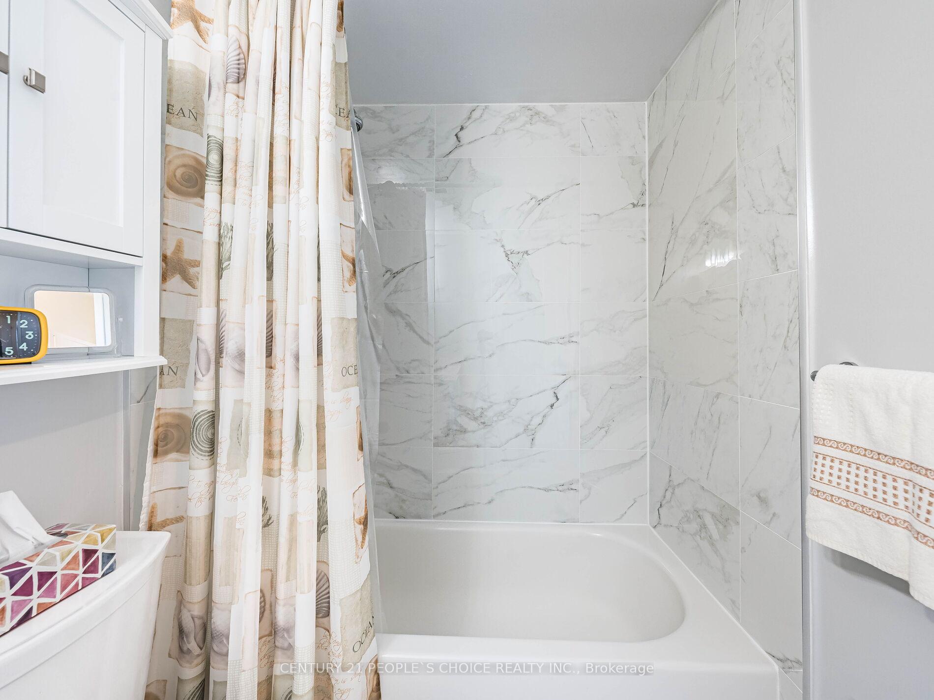2 Bedrooms Condo at 451 The West Mall, Toronto For sale