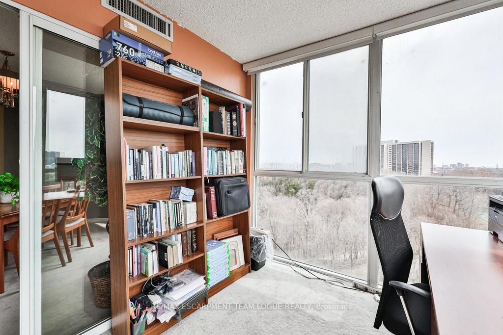 3 Bedrooms Condo at 7 Concorde,  Toronto For sale