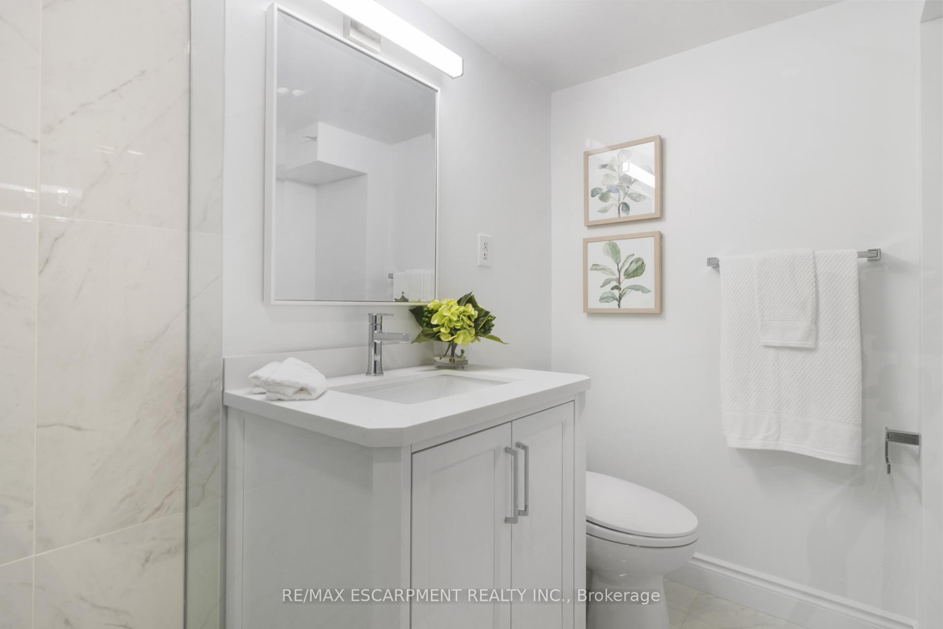 3 Bedrooms Condo at 2020 South Millway,  Mississauga For sale