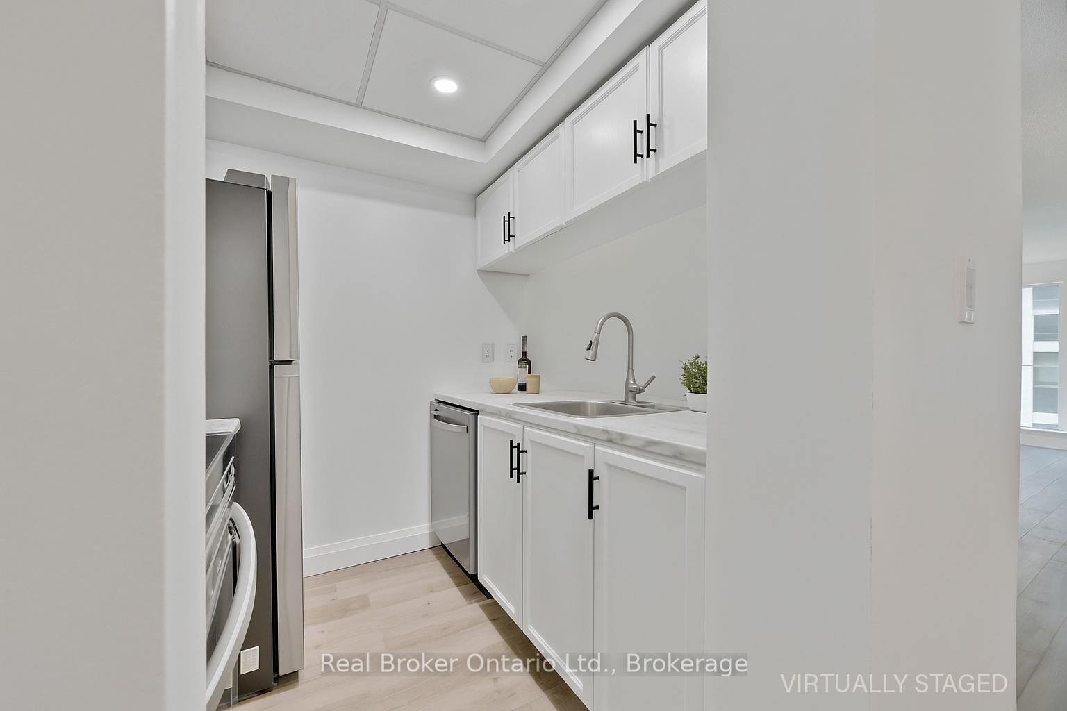 2 Bedrooms Condo at 222 The Esplanade, Toronto For sale
