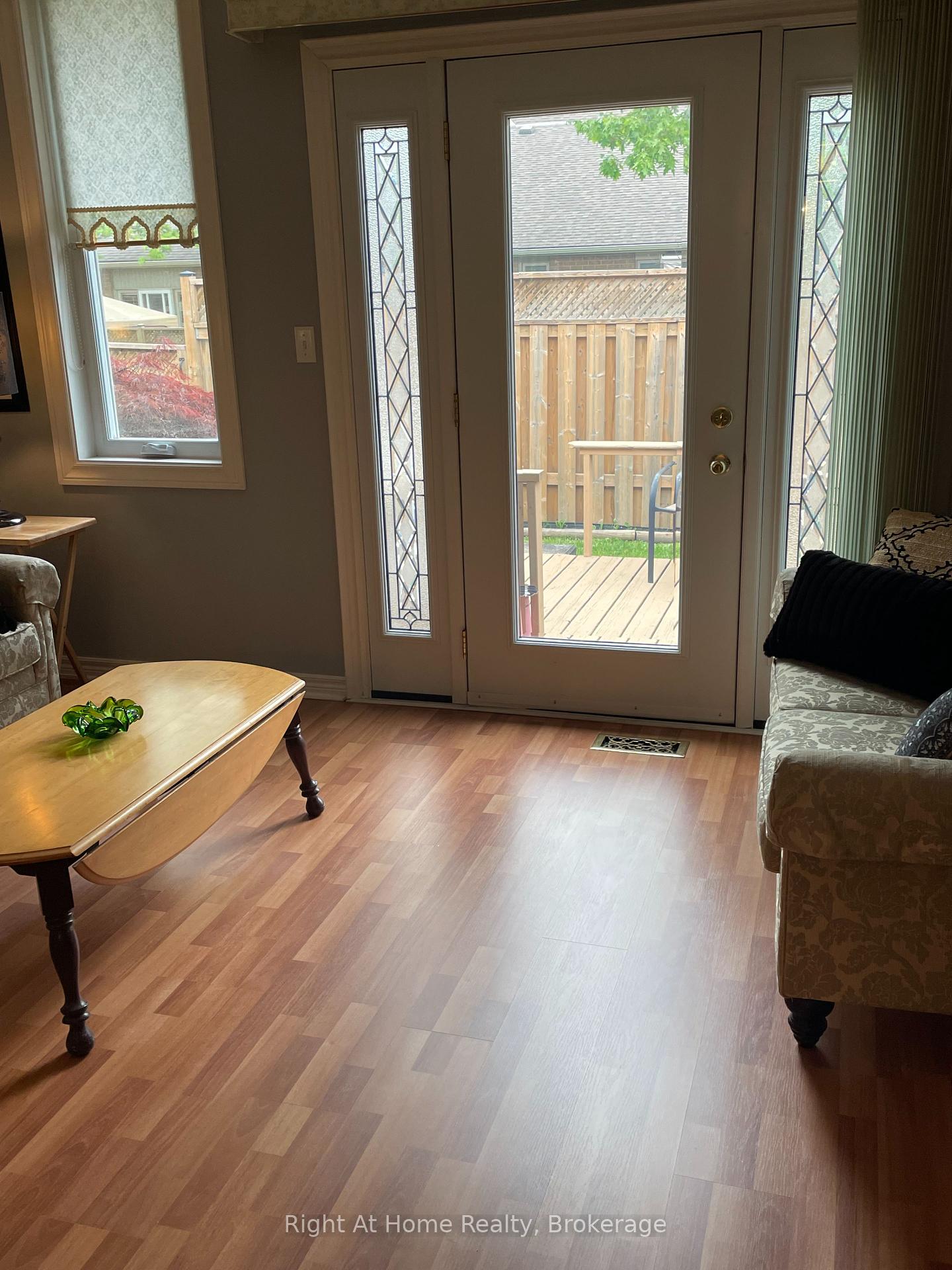 2 Bedrooms Condo at 84 Greentrail, Hamilton For sale