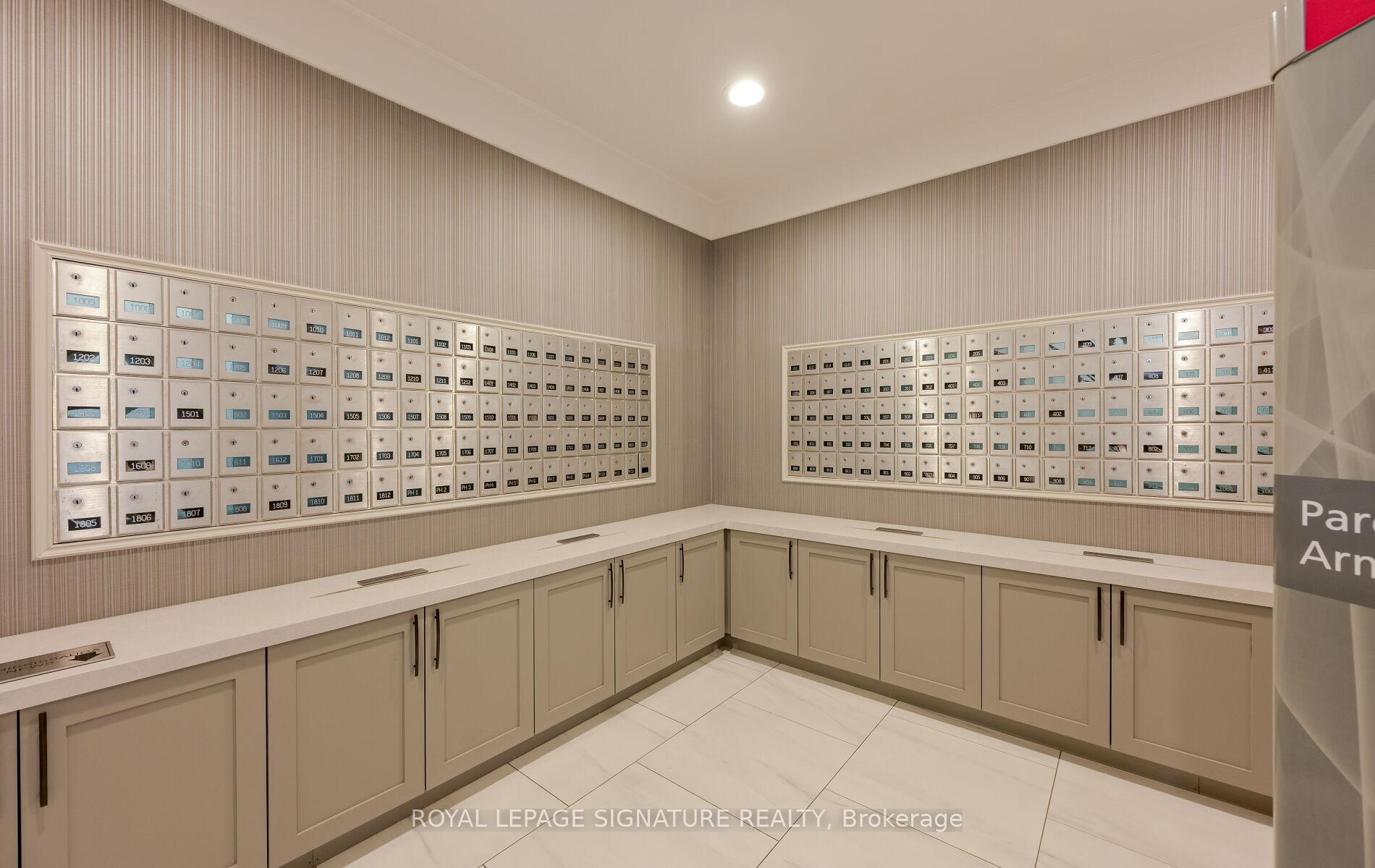 2 Bedrooms Condo at 75 King, Mississauga For sale