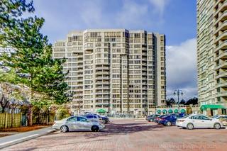 3 Bedrooms Condo at 138 Bonis, Toronto For sale