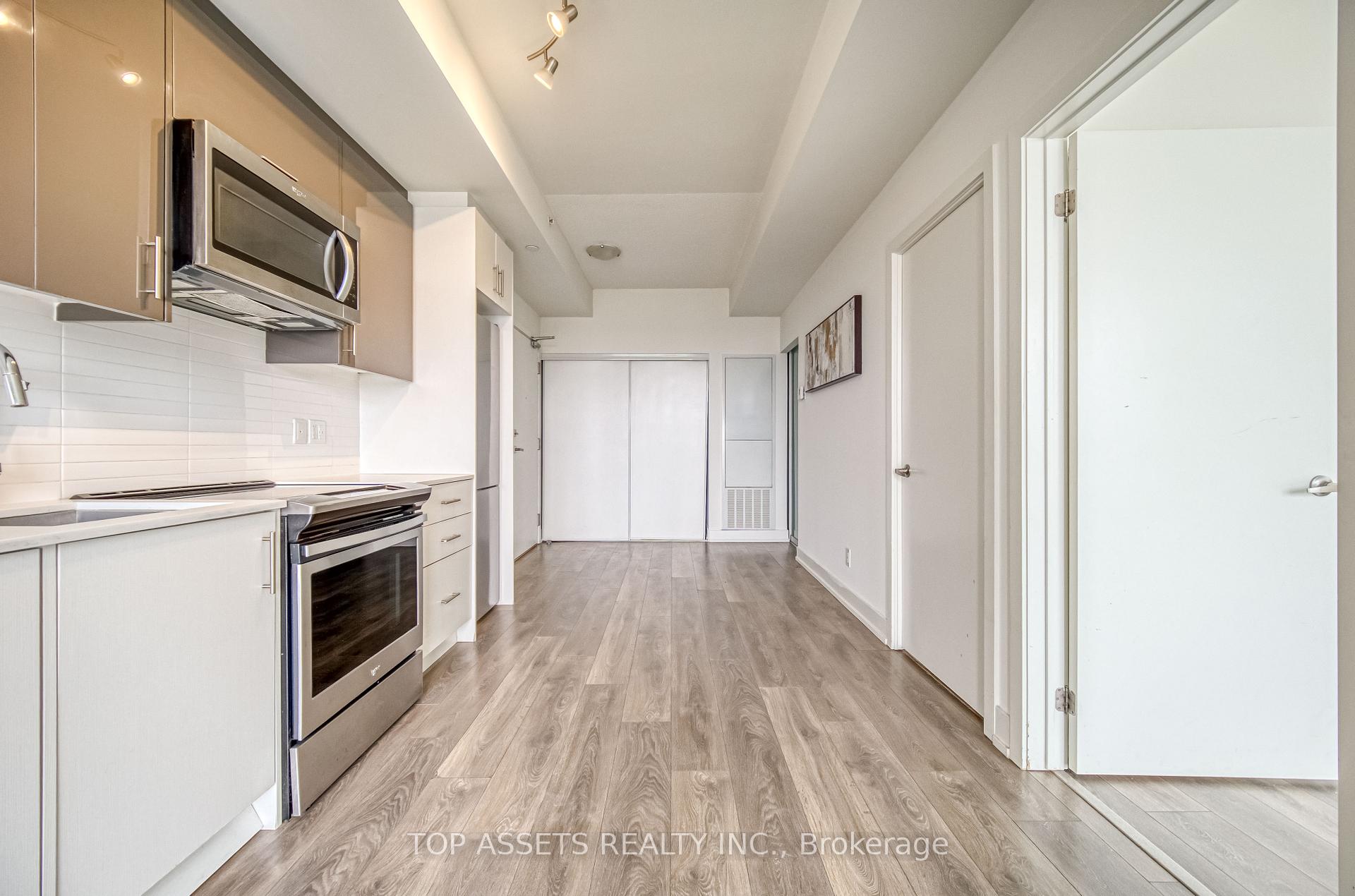 2 Bedrooms Condo at 180 Fairview Mall, Toronto For sale
