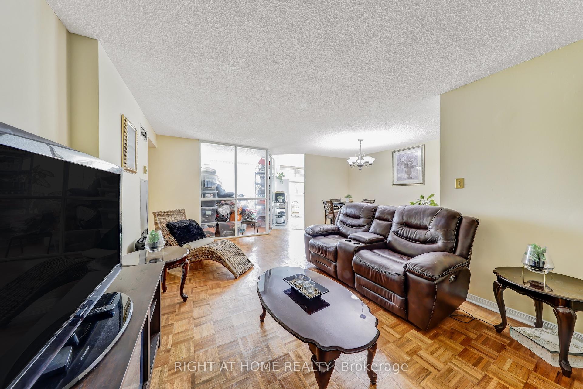 3 Bedrooms Condo at 1665 Victoria Park, Toronto For sale