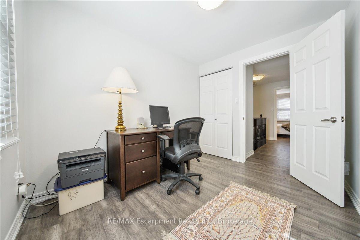3 Bedrooms Condo at 779 Hyde,  Burlington For sale