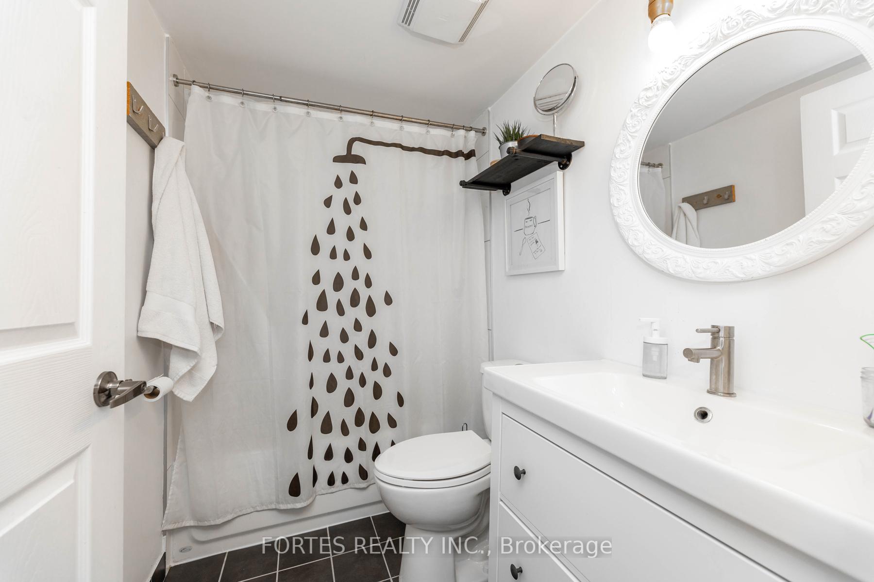 2 Bedrooms Condo at 9 Michael Power,  Toronto For sale