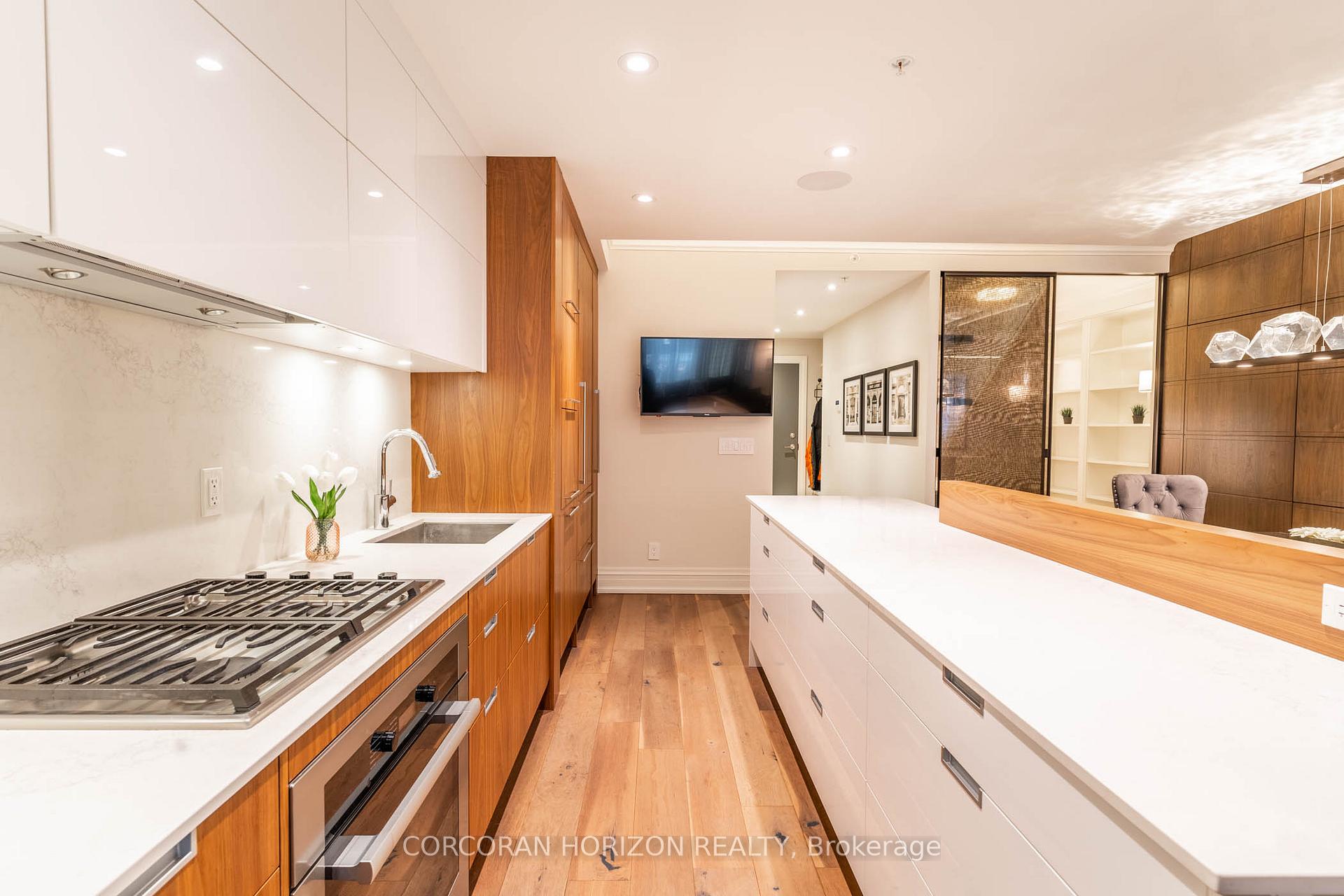 4 Bedrooms Condo at 30 Nelson, Toronto For sale