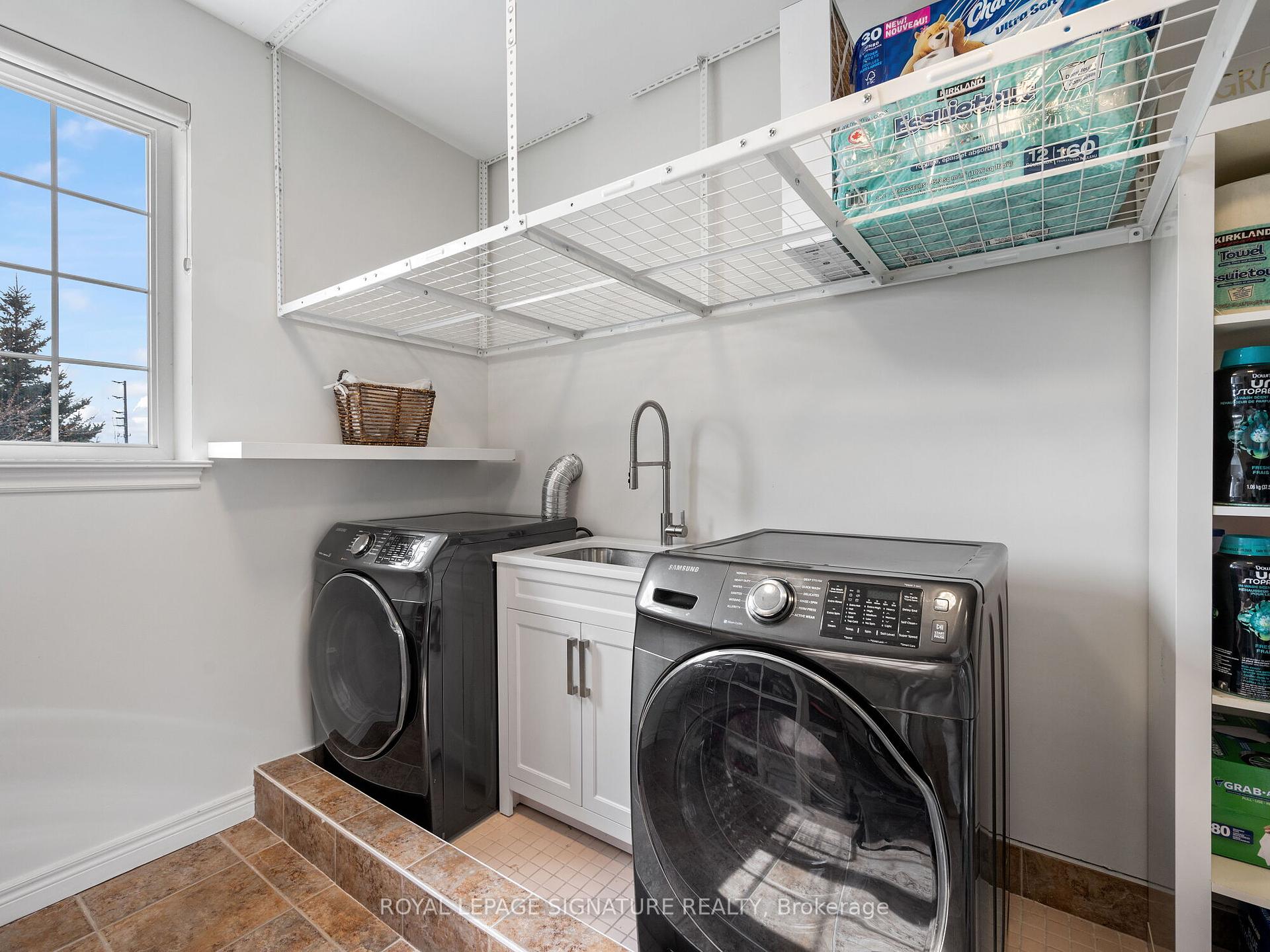 3 Bedrooms Condo at 484 Millen,  Hamilton For sale