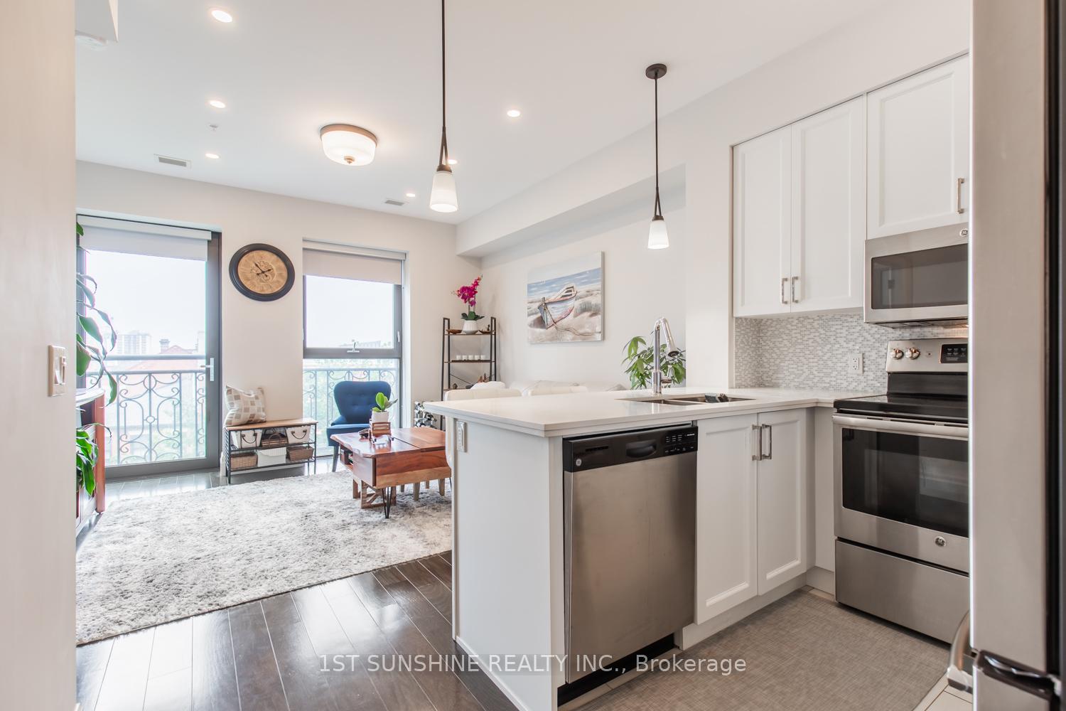 2 Bedrooms Condo at 112 King, Hamilton For sale