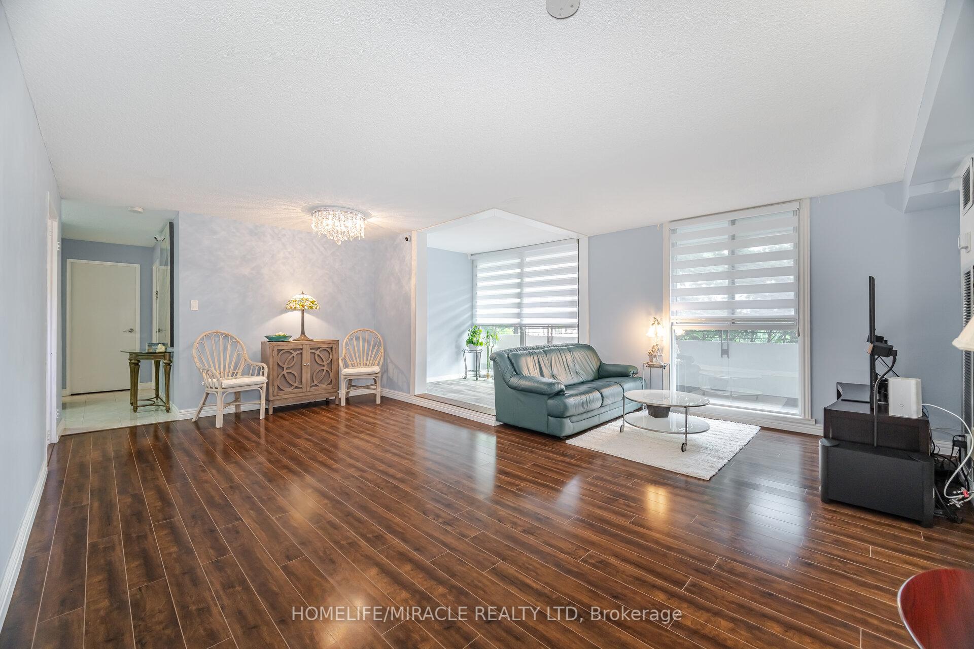 3 Bedrooms Condo at 1320 Mississauga valley, Mississauga For sale