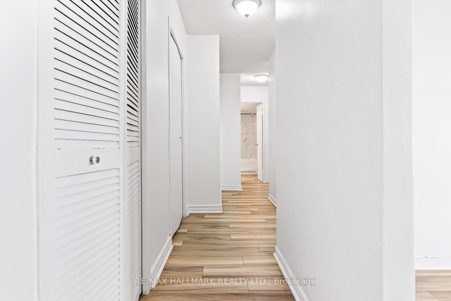 2 Bedrooms Condo at 5 Frith,  Toronto For sale