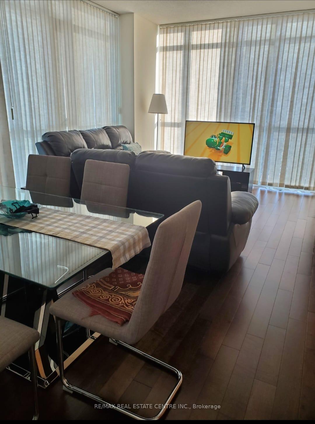 3 Bedrooms Condo at 4099 Brickstone, Mississauga For sale
