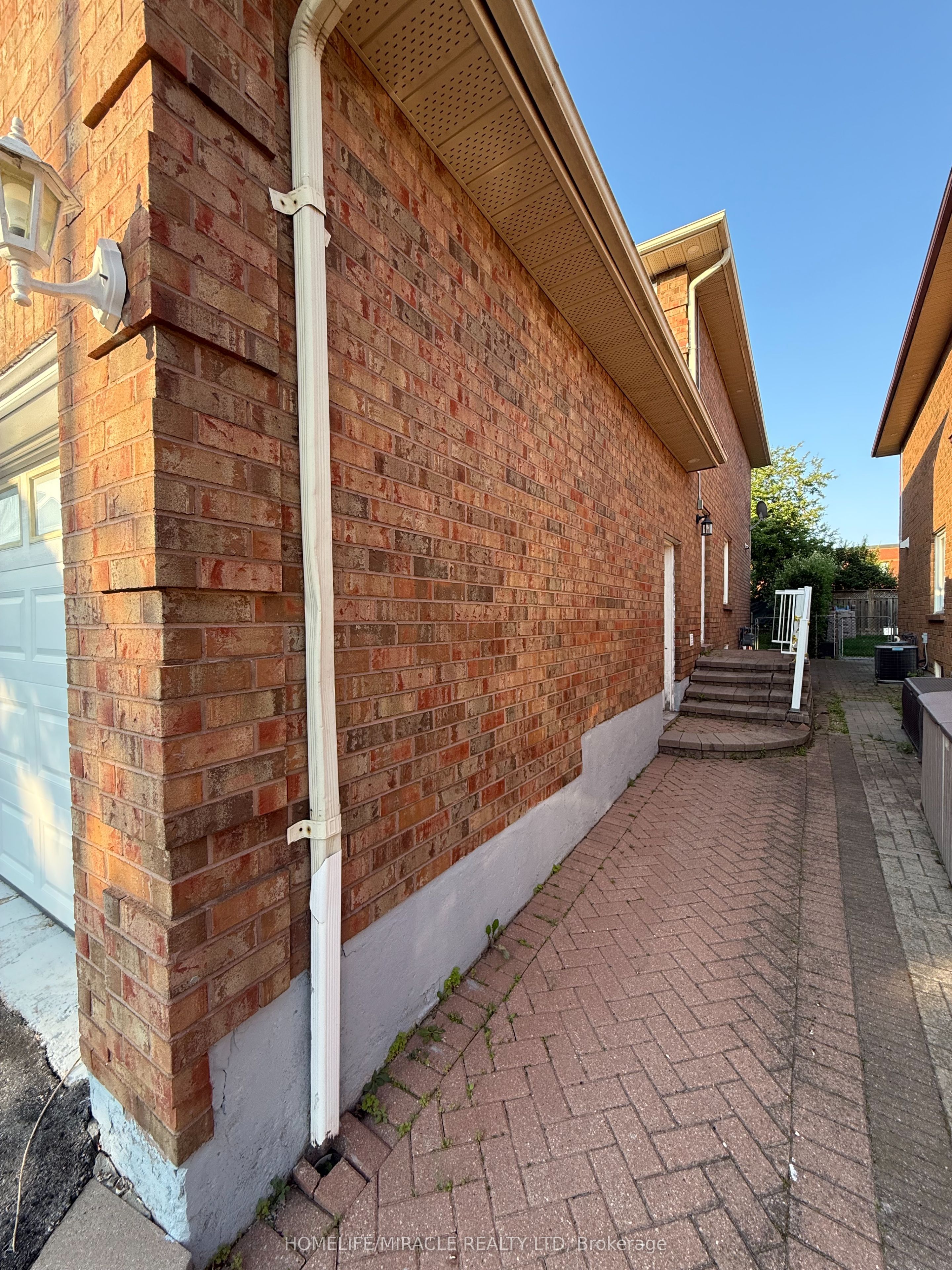 15 Brice Street