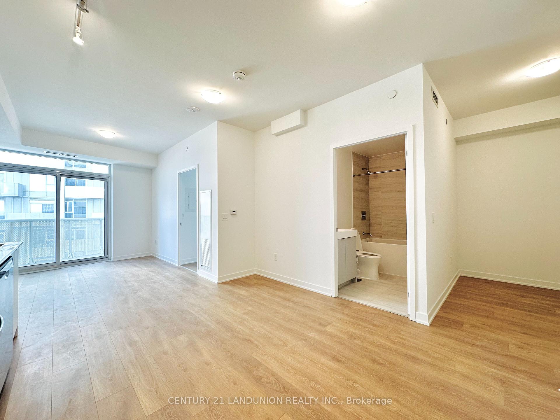 2 Bedrooms Condo at 10 Abeja, Vaughan For sale