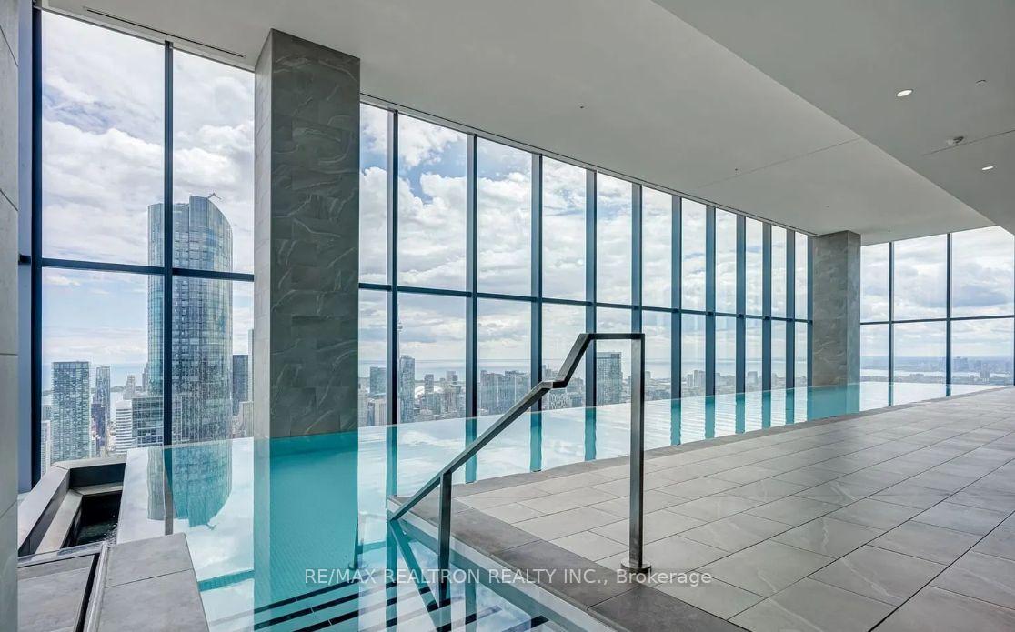 2 Bedrooms Condo at 7 Grenville, Toronto For sale