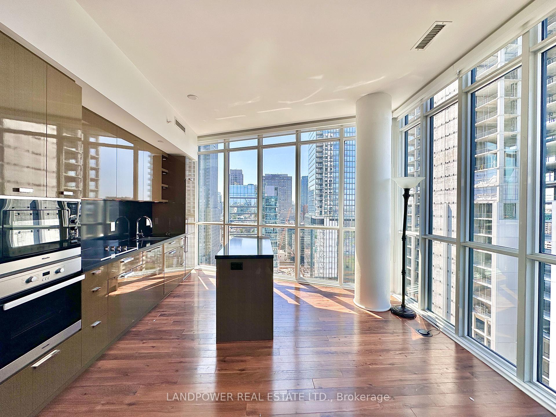 2 Bedrooms Condo at 32 Davenport, Toronto For sale