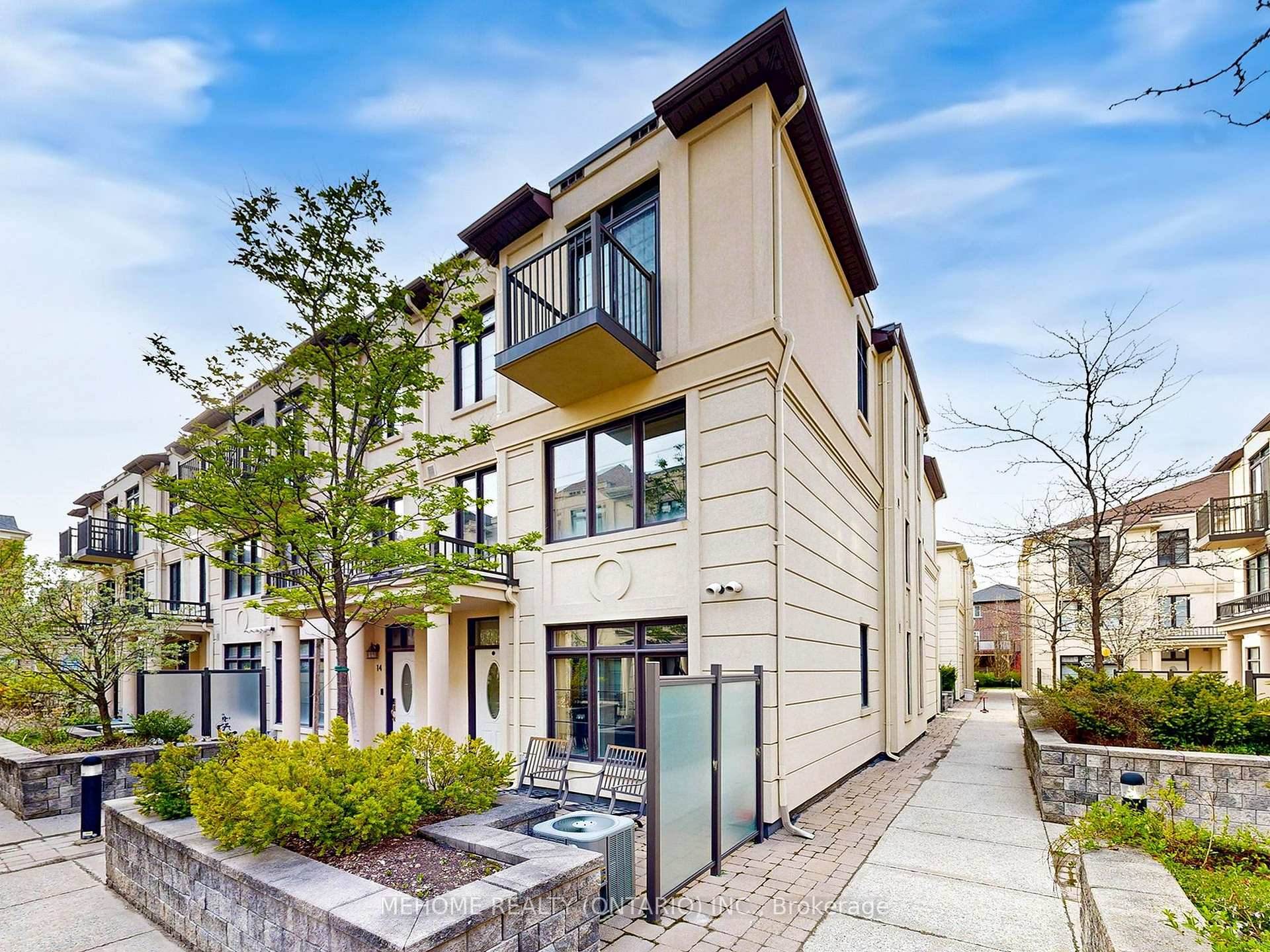 3 Bedrooms Condo at 7 Brighton, Vaughan For sale