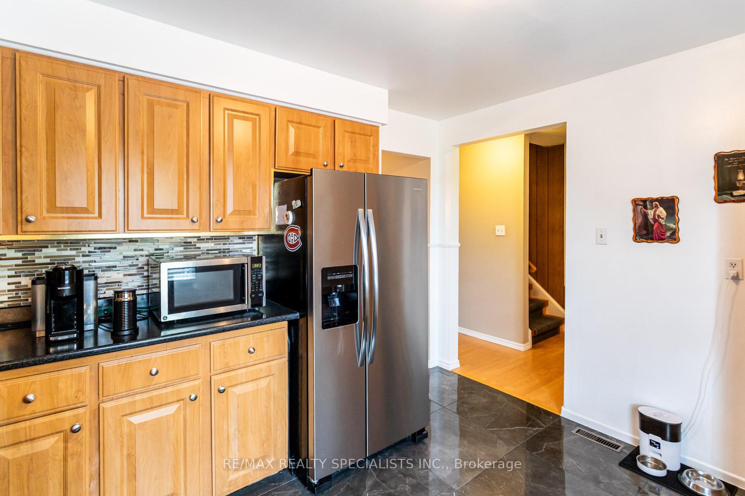 5 Bedrooms Condo at 405 Hyacinthe, Mississauga For sale