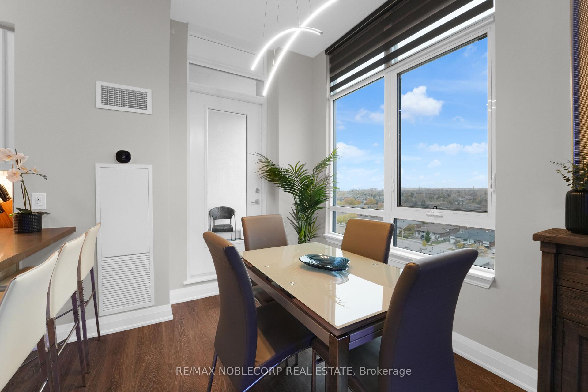 2 Bedrooms Condo at 12 Woodstream, Vaughan For sale