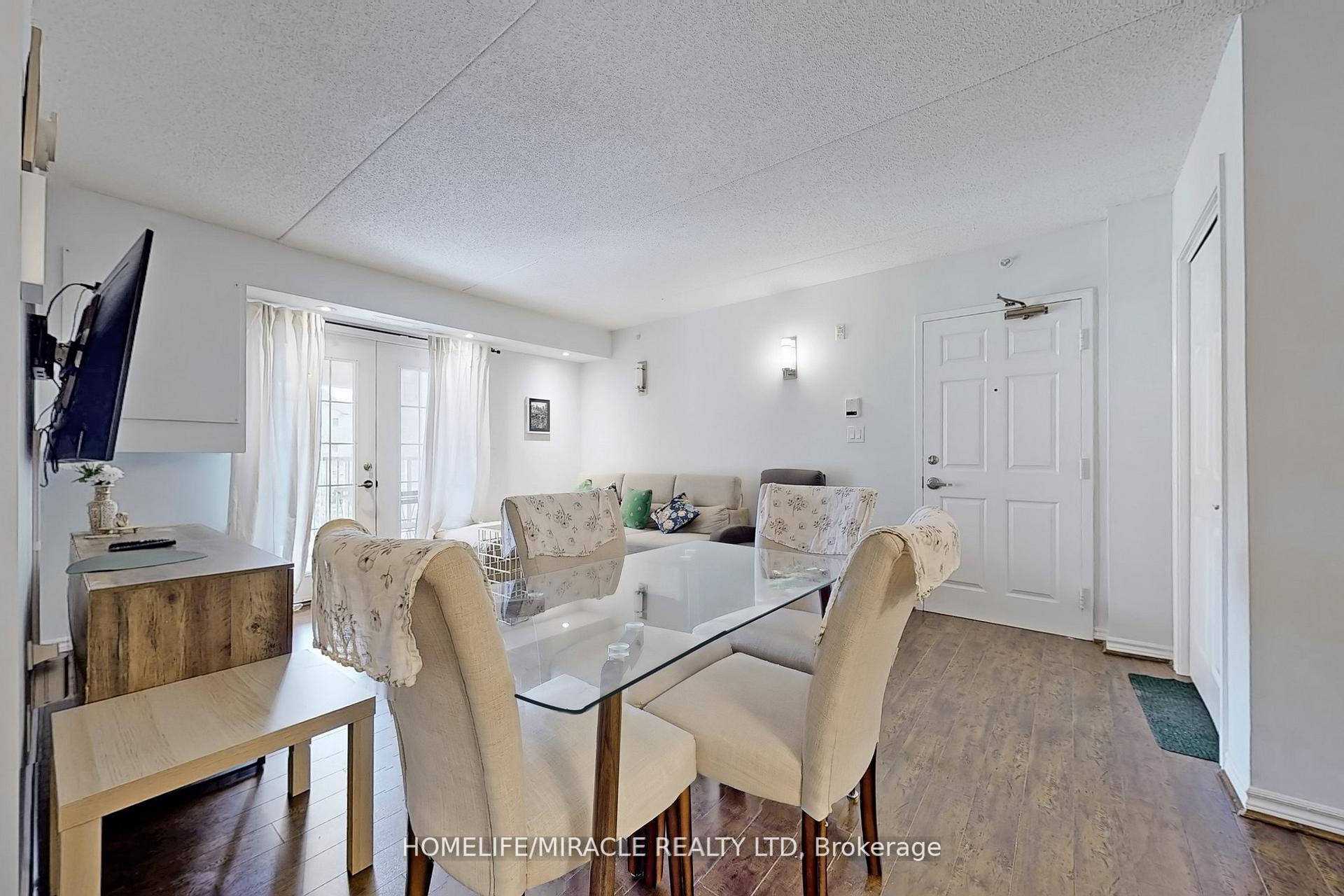 2 Bedrooms Condo at 1440 Bishops, Oakville For sale