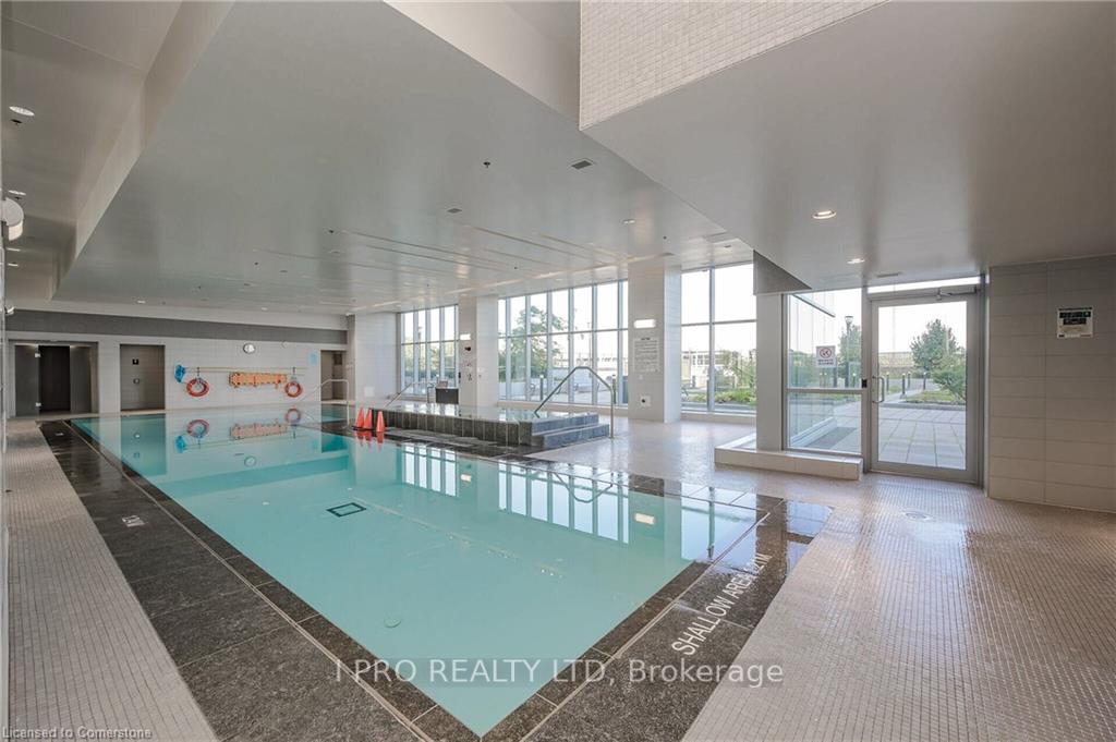 2 Bedrooms Condo at 2087 Fairview, Burlington For sale