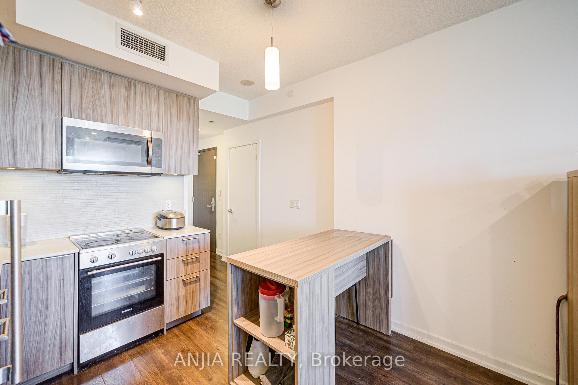 2 Bedrooms Condo at 50 Forest Manor, Toronto For sale