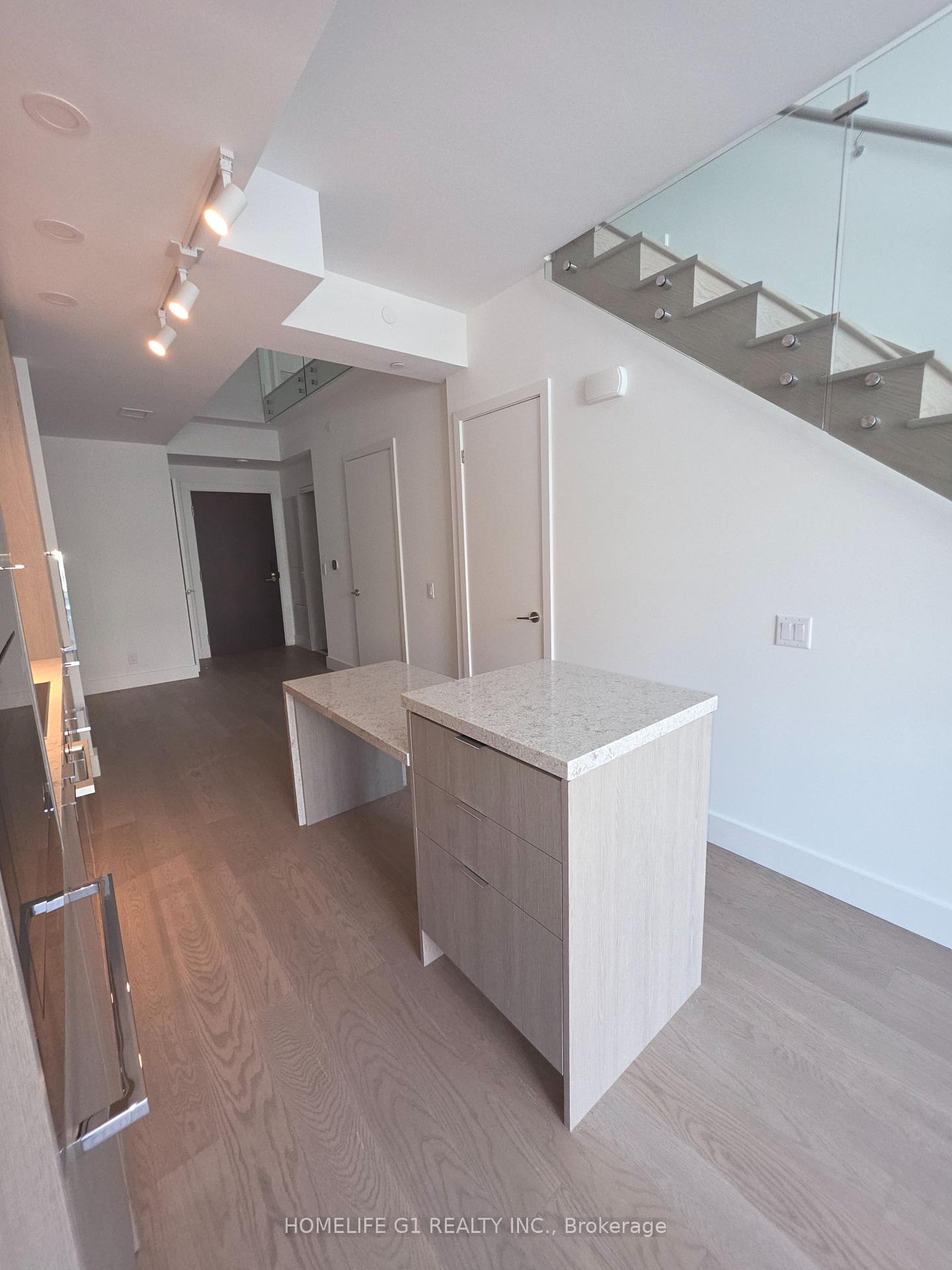 3 Bedrooms Condo at 6 Greenbriar, Toronto For sale