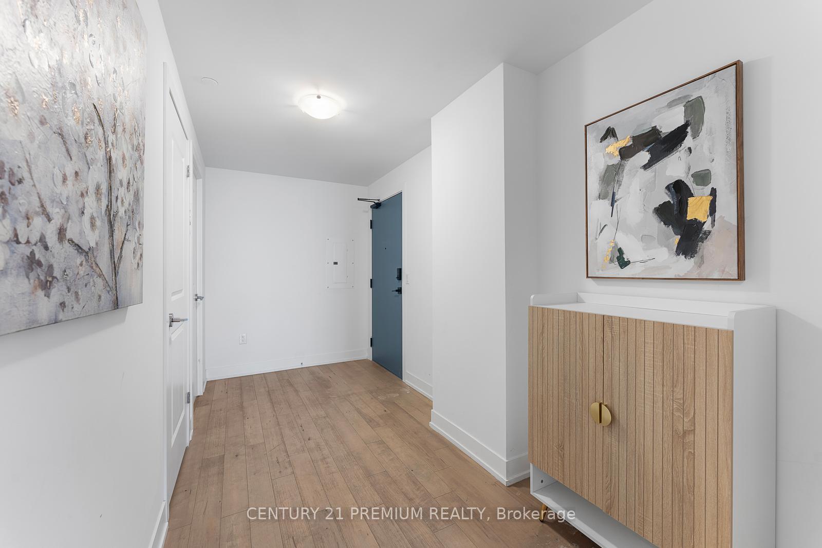 3 Bedrooms Condo at 1063 Douglas Mccurdy Comm, Mississauga For sale