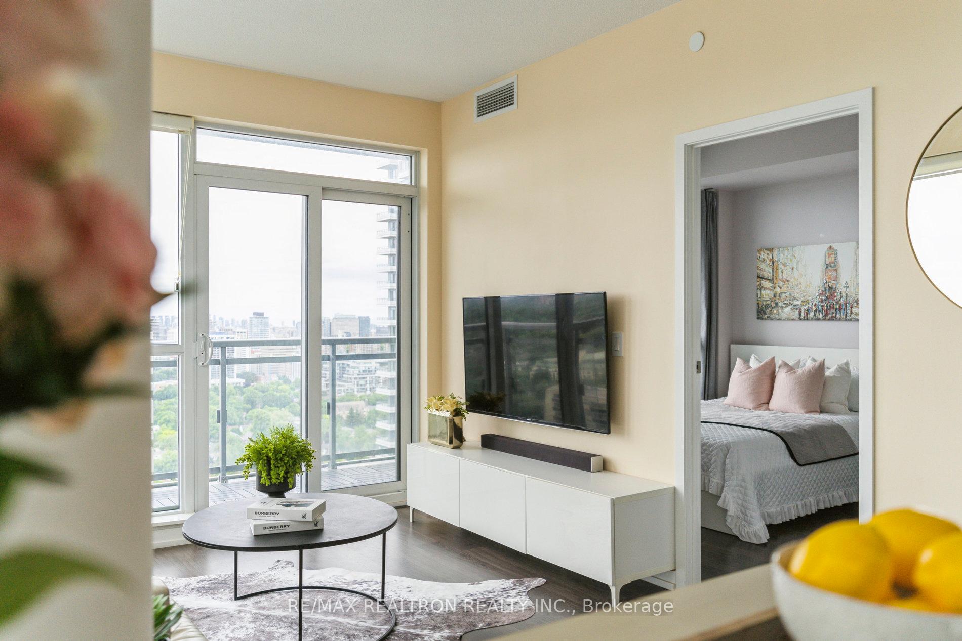 2 Bedrooms Condo at 89 Dunfield, Toronto For sale