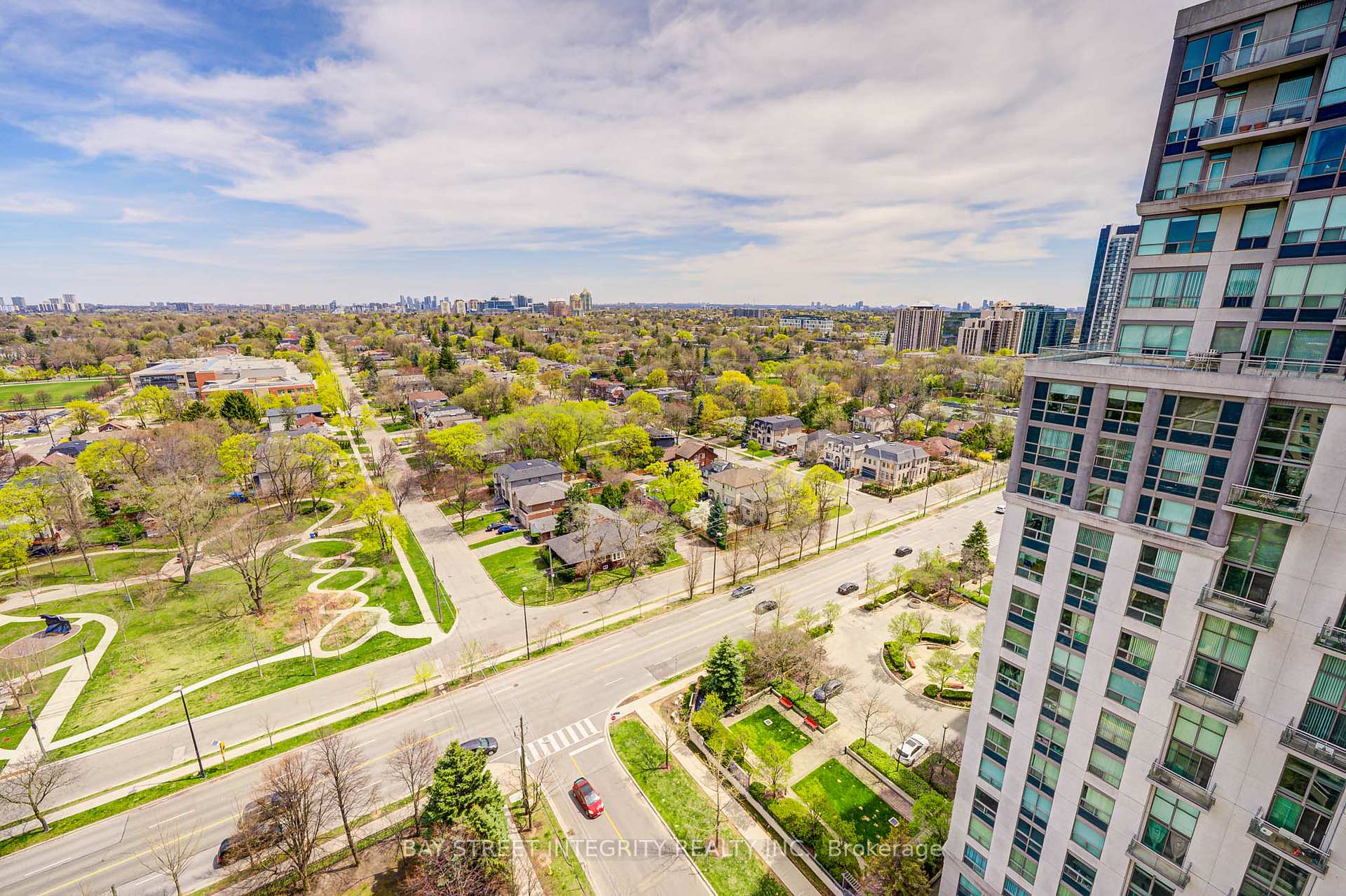 2 Bedrooms Condo at 18 Hillcrest,  Toronto For sale