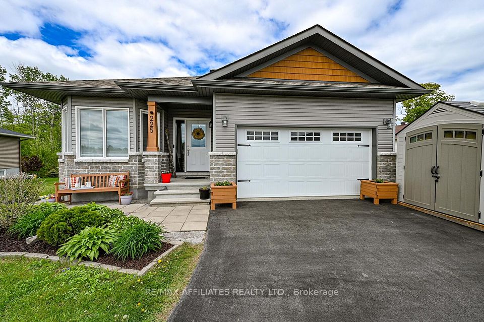 225 Wood Avenue, Smiths Falls, ON K7A 0B4