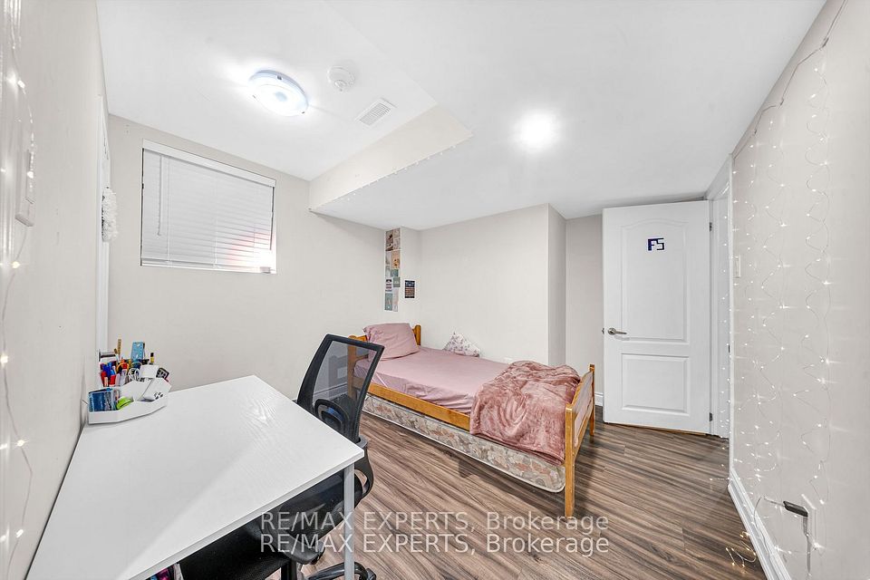 668 Kennedy Circle W
