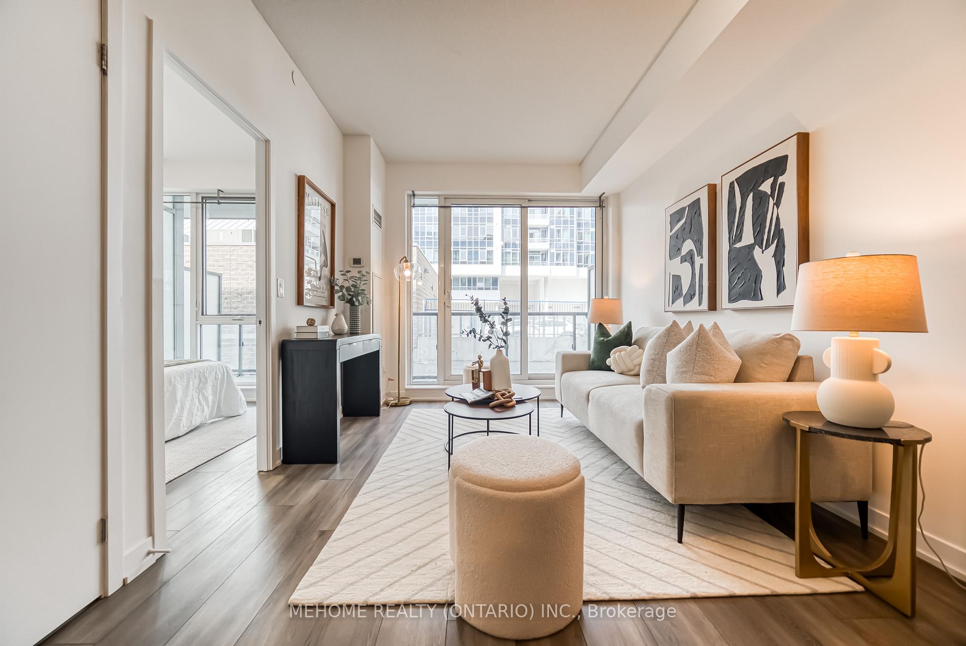 2 Bedrooms Condo at 18 Rean, Toronto For sale